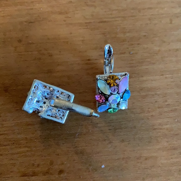 Earrings - Picture 2 of 3